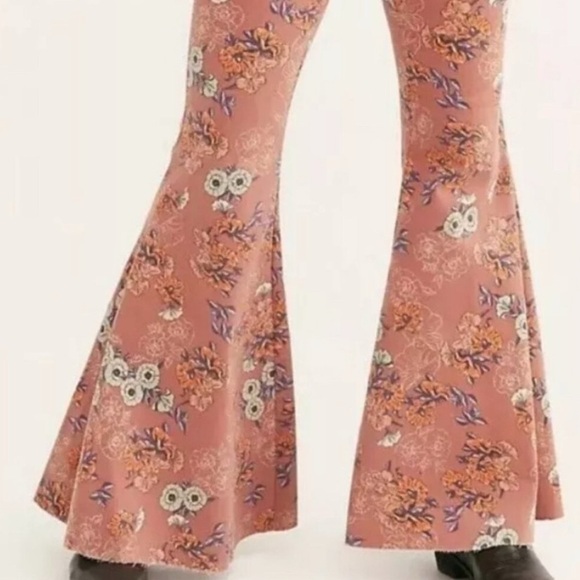 We The Free People CRVY Ma Cherie Floral Flared Jeans 29 OB1067785 Boho Floral - Picture 3 of 13